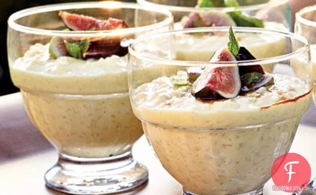 Pudim de arroz com limão com figos e Saba