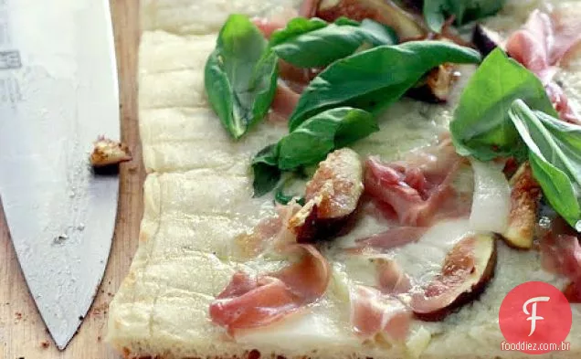 Pizza Grelhada Com Figos, Gorgonzola, Prosciutto E Manjericão