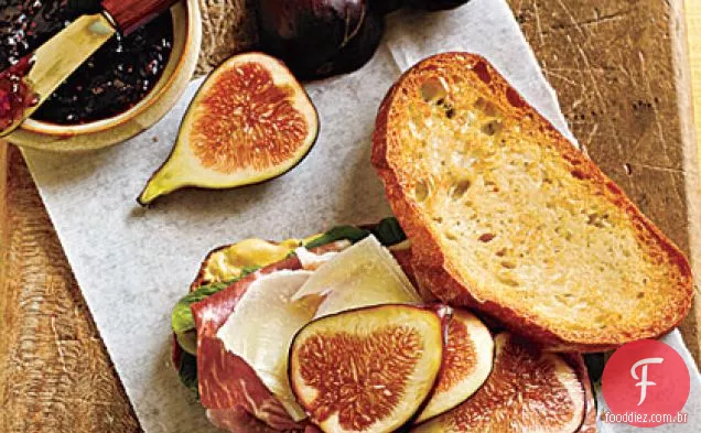 Prosciutto, figo fresco e sanduíches Manchego