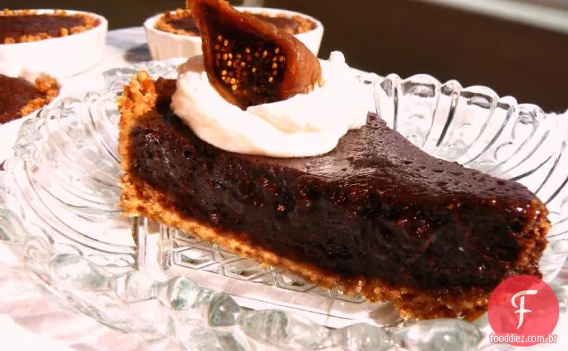 Figo Picante E Torta De Chocolate Com Uma Crosta De Pretzel De Noz