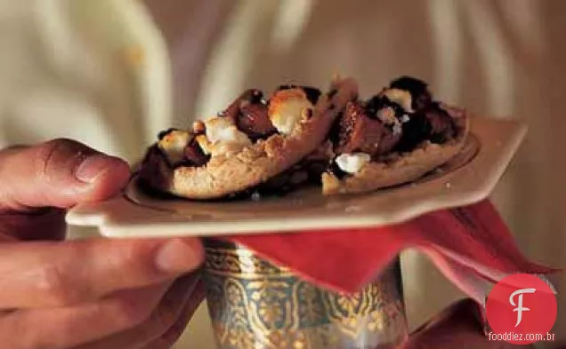 Pizza fora do mundo com queijo de cabra e tapenade de Figo