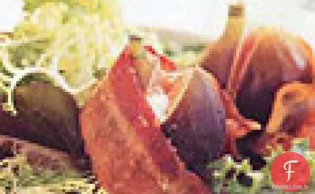 Salada Mesclun com queijo de cabra-figos recheados embrulhados em Bacon
