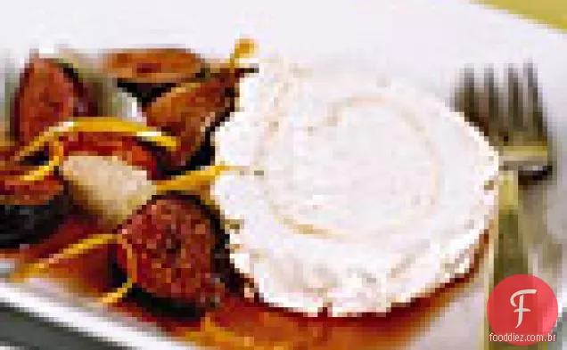 Merengue Roulade com creme de anis