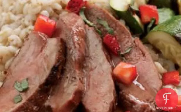 Pato grelhado com molho de morango e figo