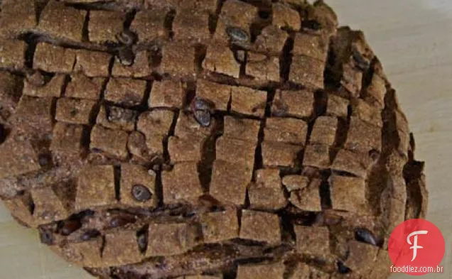 Pão De Vinho Tinto Com Pinhões E Figos