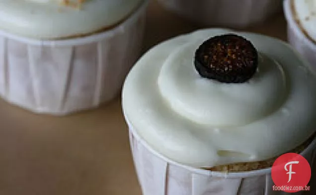 Bombe Fresco Do Queque Do Figo E Da Amêndoa