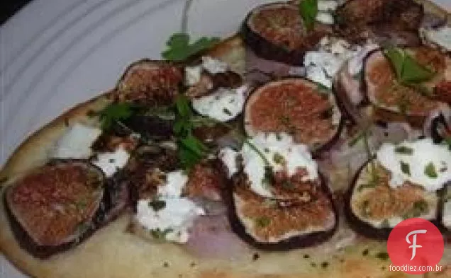 Pizza de queijo de figo e cabra