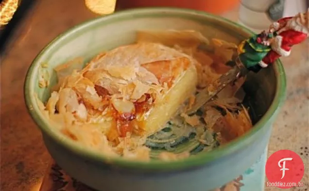 Brie Assado Em Filo Com Geléia E Amêndoas