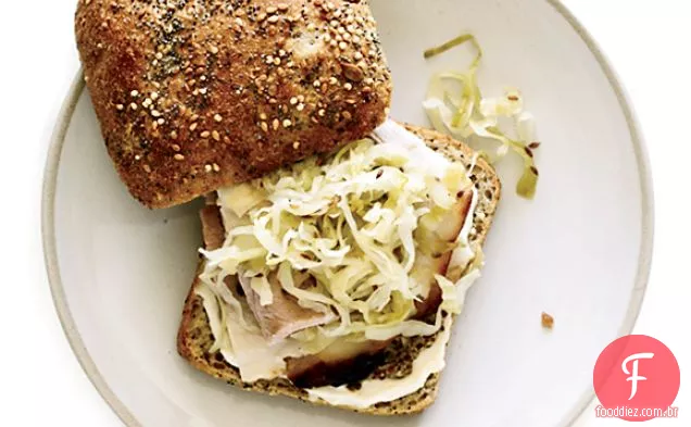 Chucrute caseiro com cominho e maçãs