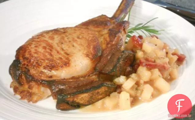 Rack de carne de porco com compota de maçã de Pêra