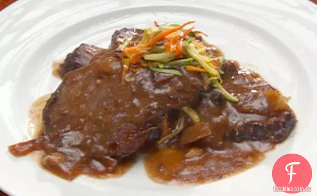 Sauerbraten com legumes Julienne