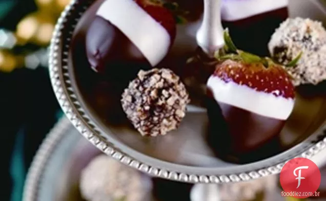 Morangos Cobertos Com Chocolate E Branco
