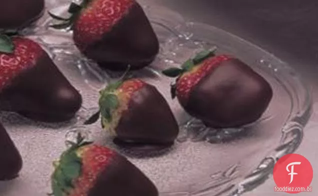 Chocolate Cremoso Mergulhado Morangos