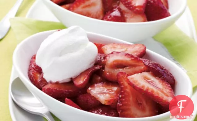 Morangos Merlot com chantilly