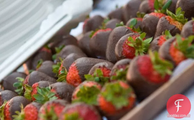 Prosecco Embebido Chocolate Escuro Coberto Morangos