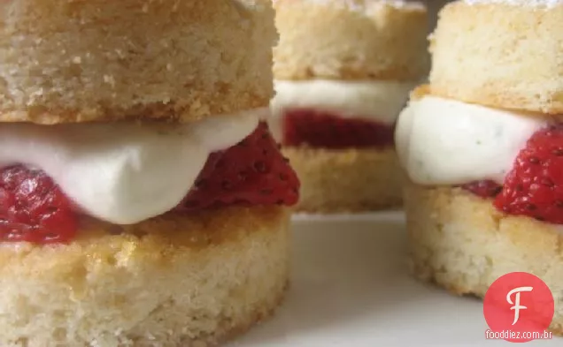 Bolinhos De Morango Com Creme De Estragão