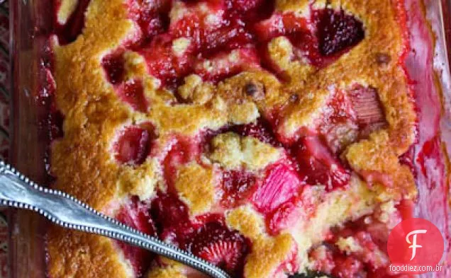 Bolo De Pudim De Morango Ruibarbo