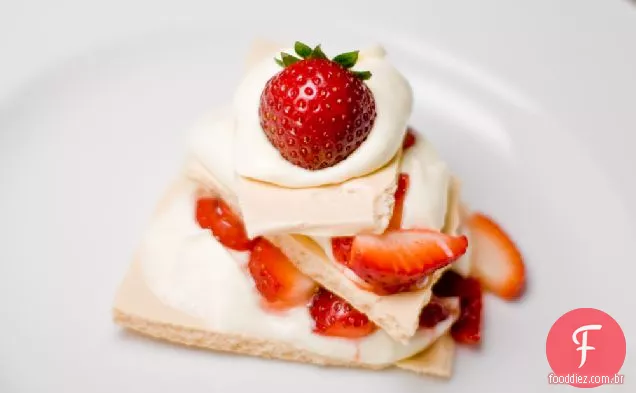 Morango Pavlova Com Mousse De Chocolate Branco