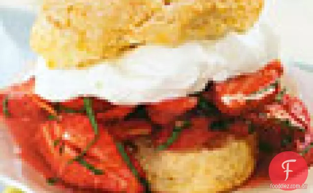 Biscoitos de morango com hortelã e chantilly
