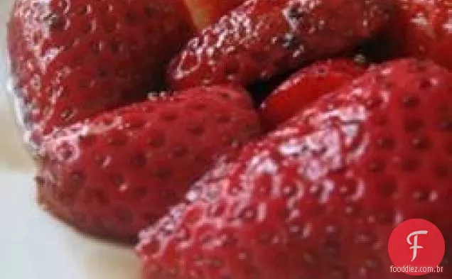Morangos com vinagre balsâmico