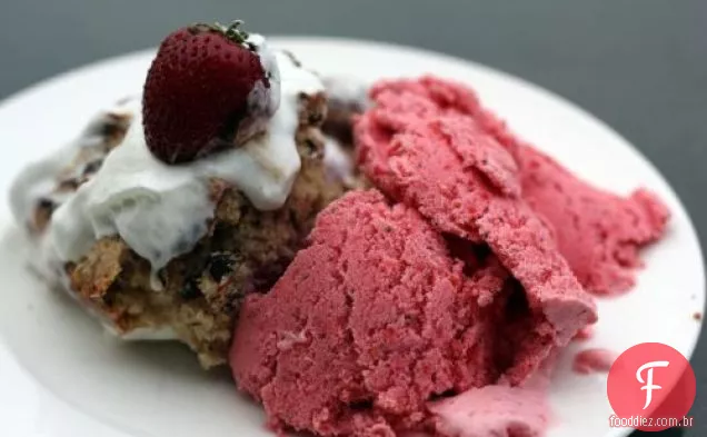 Sorvete De Creme Azedo De Morango