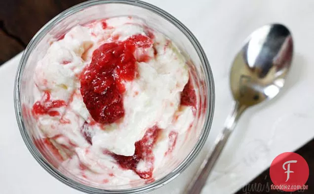 Skinny Strawberry Fool (com Truwhip)