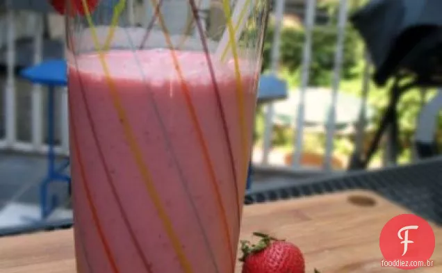 Lassis De Morango Espumoso, Cremoso E Refrescante