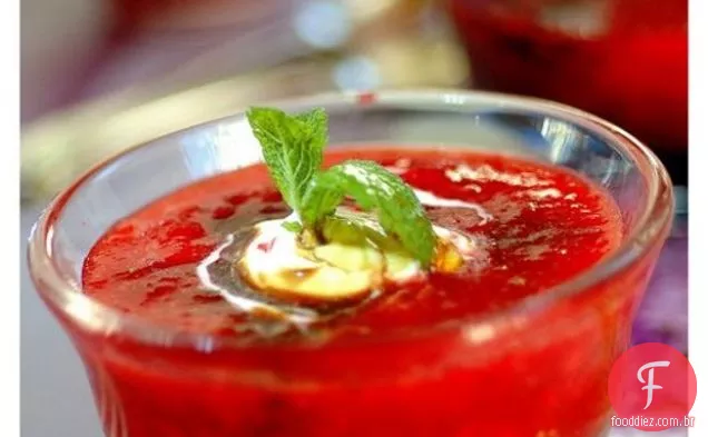 Sopa De Morango Com Hortelã E Balsâmico
