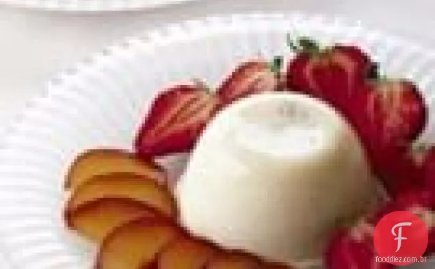 Panna Cotta Com Morangos E Ameixas