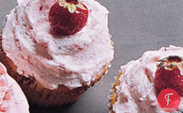 Cupcakes De Morango Com Creme De Manteiga De Morango