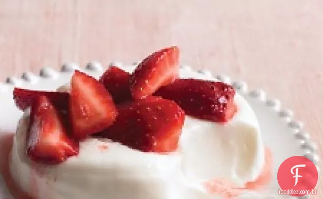 Cremes De Leitelho Com Morangos