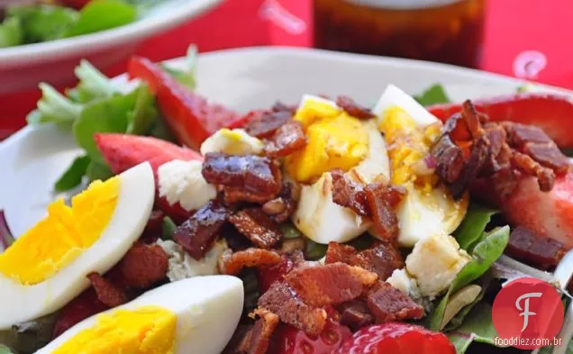 Salada De Primavera Com Morangos E Vinagrete Balsâmico