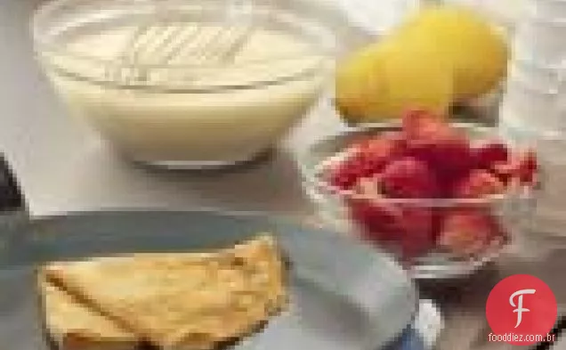 Crepes De Limão Com Morangos, Geléia E Mascarpone