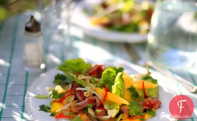 Salada Tailandesa De Carne E Manga