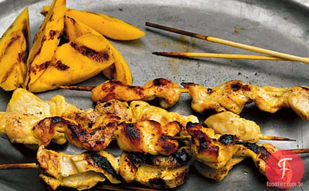 Espetos De Frango Com Manga grelhada