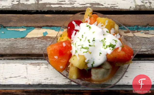 Salada De Frutas Tropicais Com Molho Cremoso De Limão