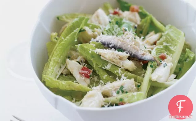 Salada de caranguejo com vinagrete Caesar
