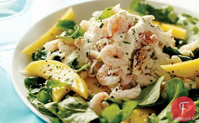 Salada de caranguejo, camarão e manga com Yuzu vinagrete