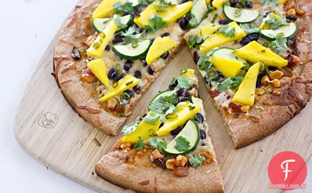 Pizza de Manga picante com feijão preto e abobrinha