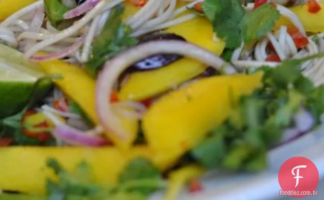 Macarrão Soba Com Manga, Coentro E Pimenta Vermelha