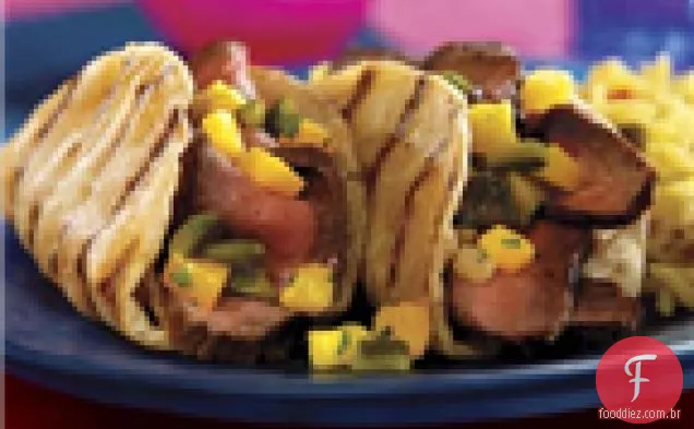Tacos de bife grelhado com Poblano-Salsa de Manga
