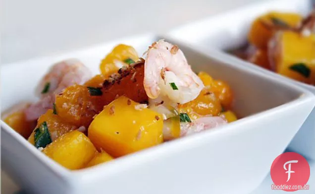 Salada De Frutas Tropicais Com Camarões Para Bebês E Coco Torrado