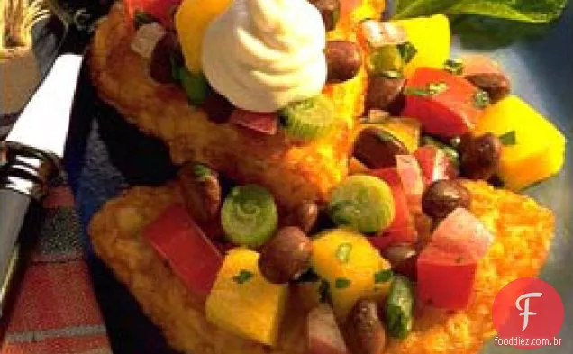 Rissóis De Batata Com Feijão Preto E Salsa De Manga