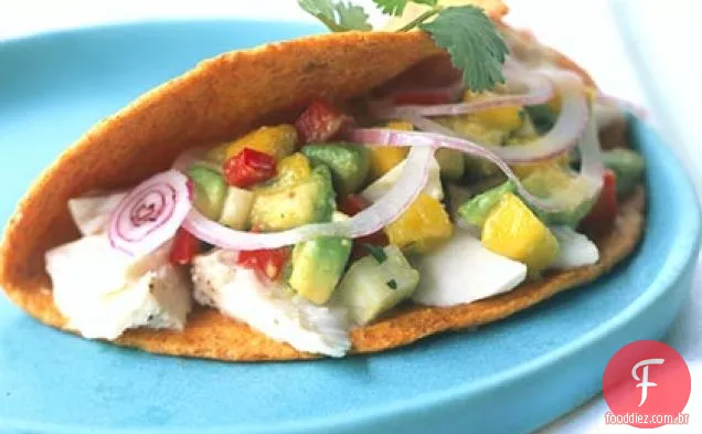 Hickory-tacos de peixe grelhado com sabor de manga-abacate