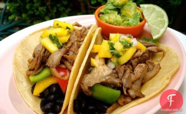 Tacos De Cogumelo Ostra Com Salsa De Manga Doce
