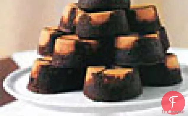 Bolos individuais de chocolate e manteiga de amendoim