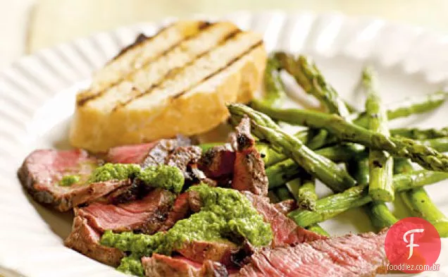 Bife grelhado com molho de alcaparras