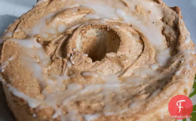 Bolo De Comida De Anjo De Limão Com Esmaltes De Limão