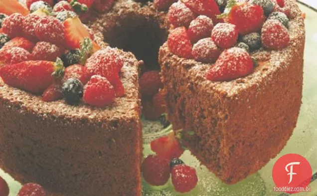Bolo De Comida De Anjo De Chocolate Com Bagas