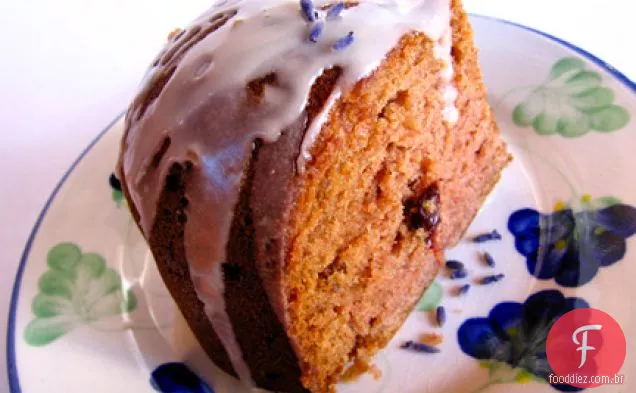 Bolo De Compota De Maçã Com Esmalte Cítrico De Lavanda